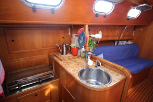 interno barca Athena