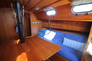 interno barca athena